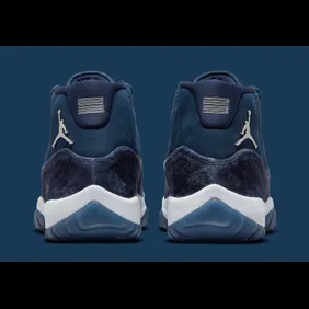 air-jordan-11-womens-midnight-navy-ar0715-441-heel-1