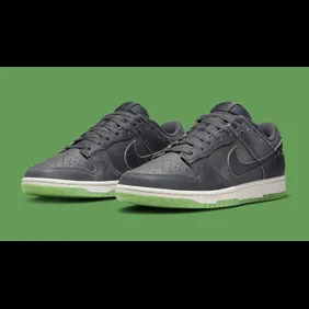 nike-dunk-low-halloween-dq7681-001-pair