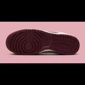 nike-dunk-low-valentines-day-2023-dr9705-100-outsole-1