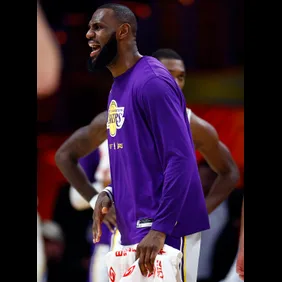 Cleveland Cavaliers v Los Angeles Lakers