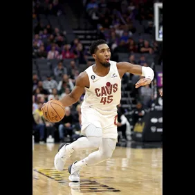 Cleveland Cavaliers v Sacramento Kings