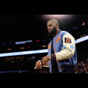 Los Angeles Lakers v Phoenix Suns