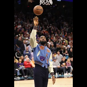 Los Angeles Lakers v Phoenix Suns