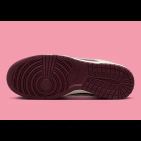 nike-dunk-low-valentines-day-dr9705-100-2