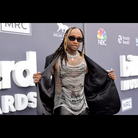 2022 Billboard Music Awards - Red Carpet