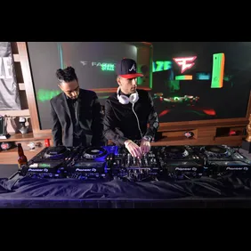 $FAZE GOIN' PUBLIC Party