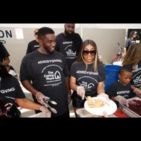 Sean "Diddy" Combs and His Family his daughters Chance, D'Lila and Jessie Celebrated Thanksgiving Day at The Caring Place in Miami