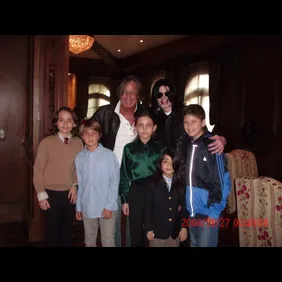 Michael Jackson Poses With His Children