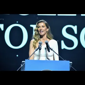 UCLA IoES Honors Barbra Streisand And Gisele Bundchen At The 2019 Hollywood For Science Gala