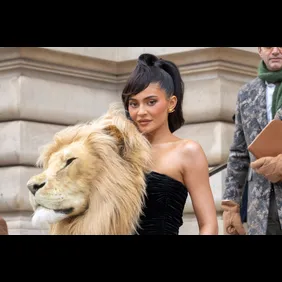 Schiaparelli : Outside Arrivals - Haute Couture Spring Summer 2023