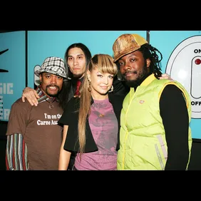 MTV TRL With Mariah Carey And Black Eyed Peas