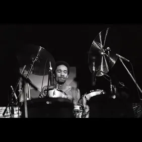 Photo of EARTH WIND &amp; FIRE and Fred WHITE