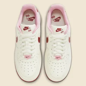 nike-air-force-1-low-valentines-day-2023-heart-cherries-8
