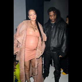 Off-White : Front Row - Paris Fashion Week - Womenswear F/W 2022-2023