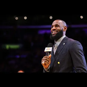 Milwaukee Bucks v Los Angeles Lakers