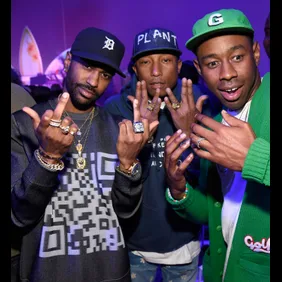 adidas Originals = PHARRELL WILLIAMS Pink Beach