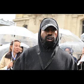 Givenchy : Front Row - Paris Fashion Week - Womenswear Spring/Summer 2023