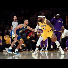 Golden State Warriors v Los Angeles Lakers