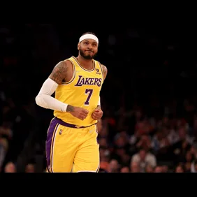 Los Angeles Lakers v New York Knicks