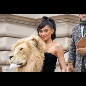 Schiaparelli : Outside Arrivals - Haute Couture Spring Summer 2023