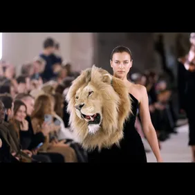 Schiaparelli : Runway - Paris Fashion Week - Haute Couture Spring Summer 2023