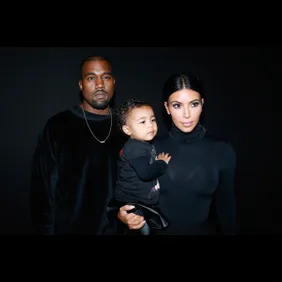 Balenciaga : Front Row - Paris Fashion Week Womenswear Spring/Summer 2015