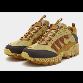 Nike-Air-Humara-Buff-Gold-Bronzine-FJ7098-701-1