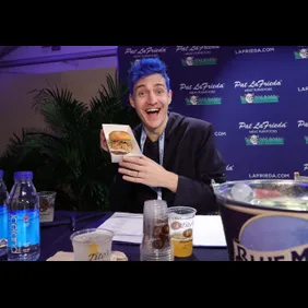 Food Network &amp; Cooking Channel New York City Wine &amp; Food Festival presented by Capital One - Blue Moon Burger Bash presented by Pat LaFrieda Meats hosted by Rachael Ray