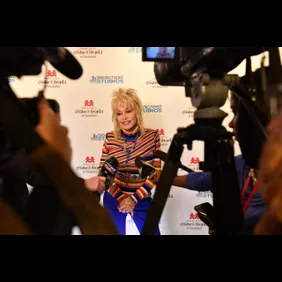 Dolly Parton Visits Monroe Carell Jr. Vanderbilt Children's Hospital To Share Music &amp; Her Own Family's Story Of Hope With Kids And Their Parents - Teams With Pandora To Present A Very Special Facebook LIVE Q&amp;A Event From Seacrest Studios