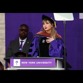 Taylor Swift Delivers New York University 2022 Commencement Address