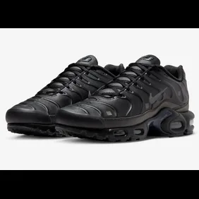 A-COLD-WALL-Nike-Air-Max-Plus-Black-FD7855-001-4