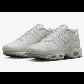 A-COLD-WALL-Nike-Air-Max-Plus-Platinum-Tint-FD7855-002-4