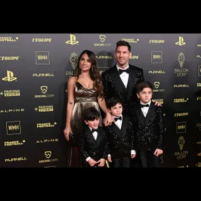 TOPSHOT-FBL-AWARD-BALLON D'OR-2021