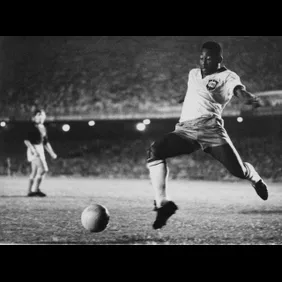Pele Plays
