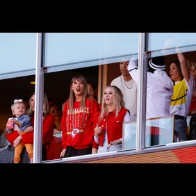 Los Angeles Chargers v Kansas City Chiefs