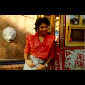 Portrait Session With Popcorn Cart