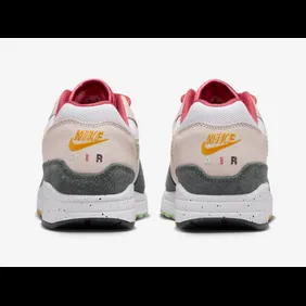 Nike-Air-Max-1-Light-Soft-Pink-Vapor-Green-Anthracite-5