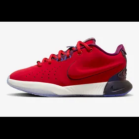 Nike-LeBron-21-James-Theater