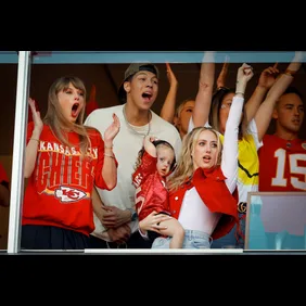 Los Angeles Chargers v Kansas City Chiefs