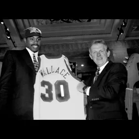9/27/95 - RASHEED WALLACE HOLD UP HIS NEW JERSEY W/ COACH JIM LYMAN AT THE HARD ROCK CAFE. PHOTO BY