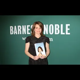 Tina Fey signs copies of "Bossypants"