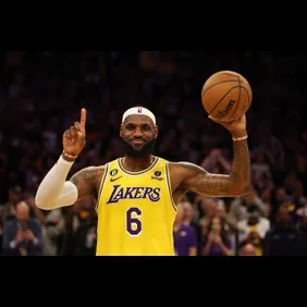 Oklahoma City Thunder v Los Angeles Lakers