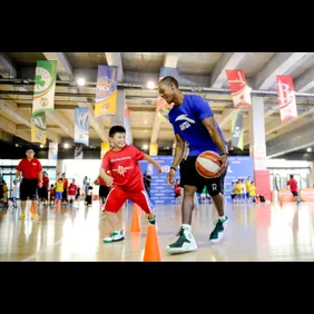 Rajon Rondo Visits The NBA Yao School