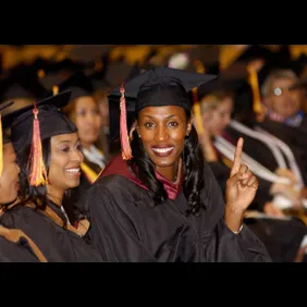 Los Angeles Sparks Lisa Leslie Receives her Masters at University of Phoenix