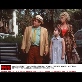 1996 DANNY DEVITO AND RHEA PERLMAN STARS IN THE MOVIE MATILDA