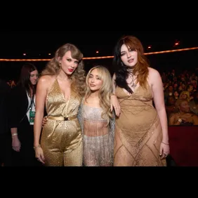 2022 American Music Awards - Inside