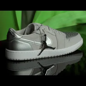 Air-Jordan-1-Low-OG-Metallic-Silver-CZ0790-002-2024