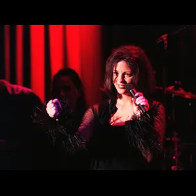 CA.saraevans.smile.0915.RLSanta AnaSara Evans performs for the crowd at the Crazy Horse Steak Ho