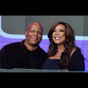 Wendy Williams Rings The NASDAQ Opening Bell - August 25, 2010