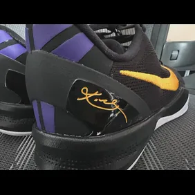 Nike-Kobe-8-Protro-Black-University-Gold-Court-Purple-HF9550-001-4